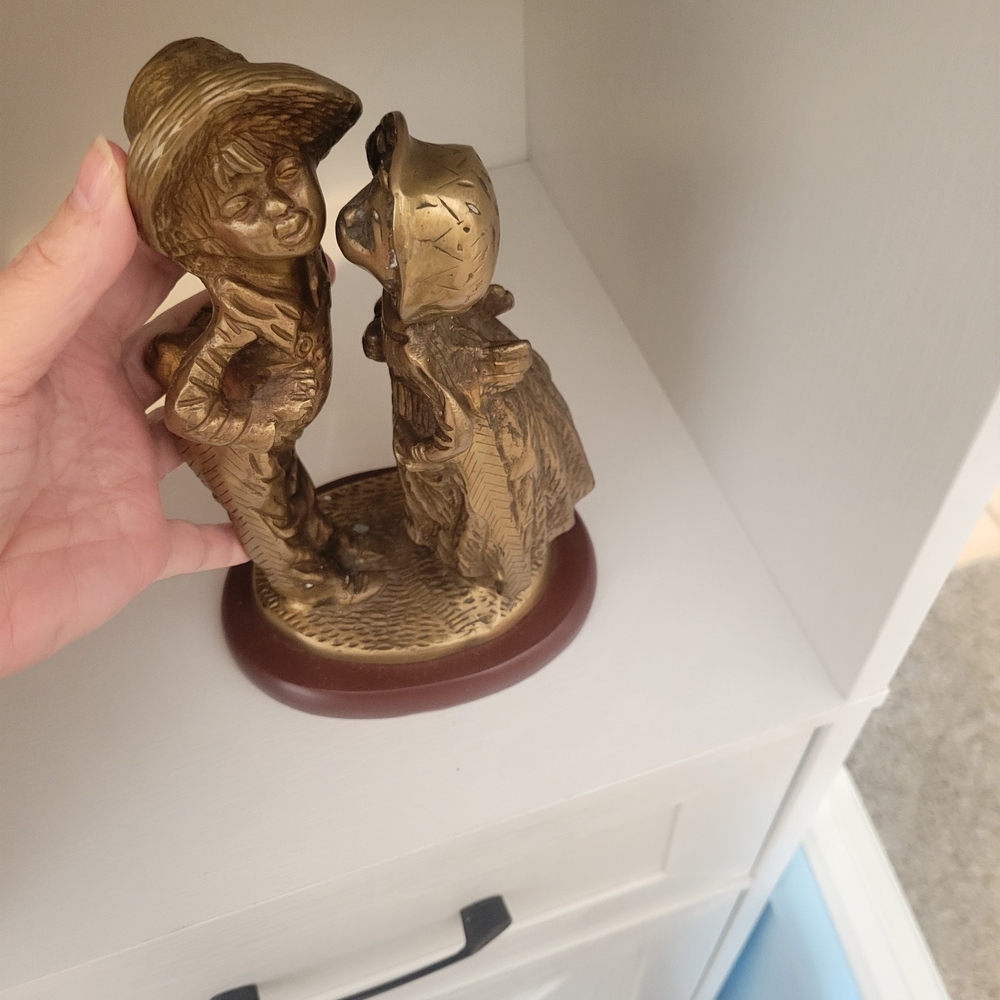 Cute Vintage Heavy Brass Girl Kissing Boy Statue Figurine 9.25” CountryCor Style - Picture 5 of 5